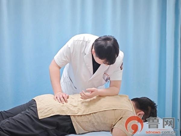 中医护脊 挺拔成长——胶州市中医医院启动儿童青少年脊柱健康筛查义诊
